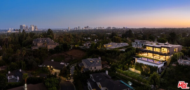 Foto del edificio - 1140 Summit Dr