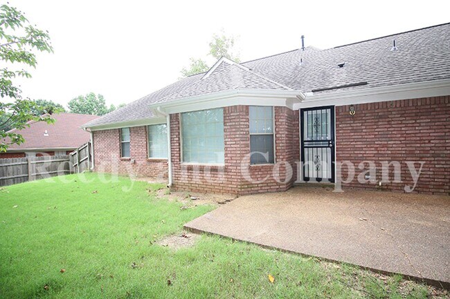 Foto del edificio - 6612 Dawnhill Rd