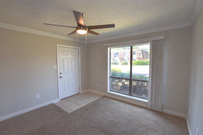 Foto del edificio - Charming Condo with community pool