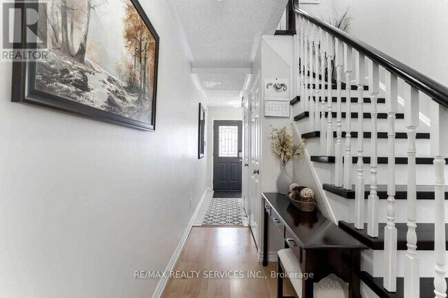 Building Photo - 6888 Dillingwood Dr