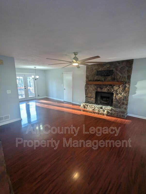 Foto del edificio - 3381 Birchwood Trail