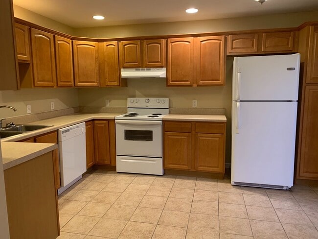 Building Photo - 3-bed, 2.5-bath townhouse in Tolono!
