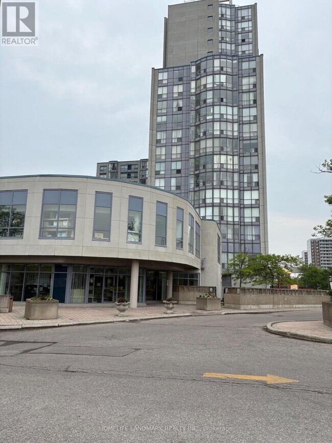 Photo du bâtiment - 2550-2550 Lawrence Ave E