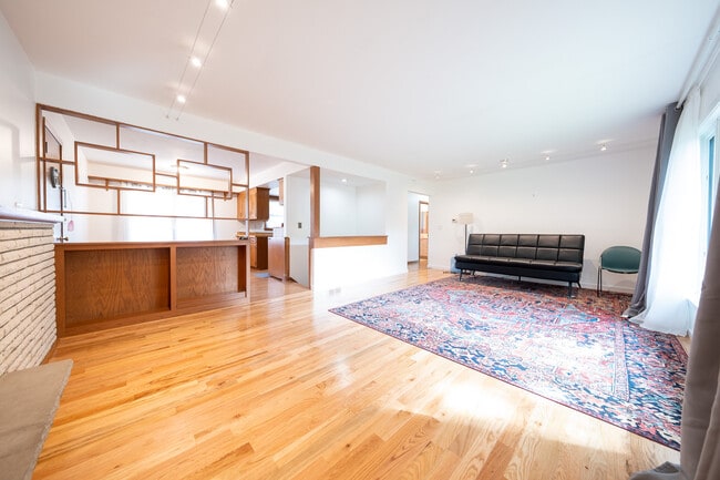 Foto del edificio - 9424 Thomas Rd