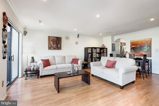 Foto del edificio - 1023 Quincy St NE