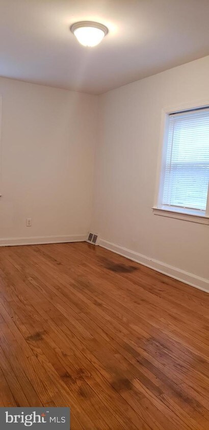 Primary Photo - 33 Elsmere Blvd