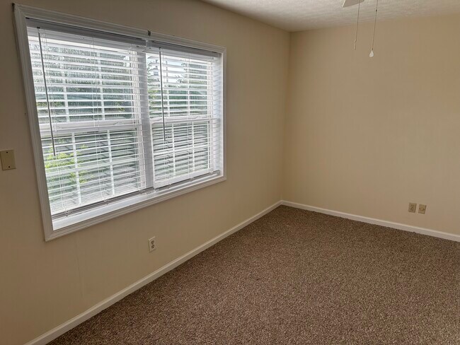 Master Bedroom - 1295 Barnwood Ct
