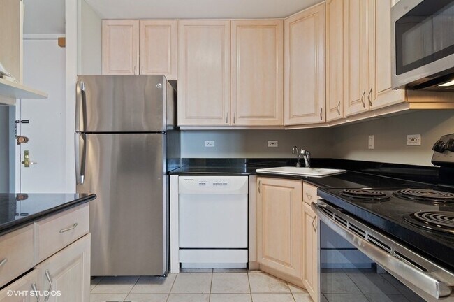 Foto del edificio - 2650 N Lakeview Ave