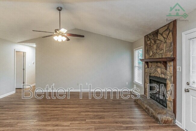 Foto del edificio - 7312 Pebblebrook Dr