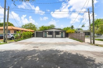 Building Photo - 2638 SW 30th Ct