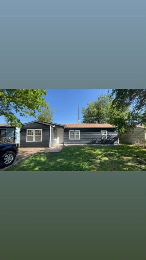 Primary Photo - 2711 SW G Ave
