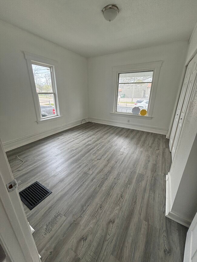 Foto del edificio - 633 W North St