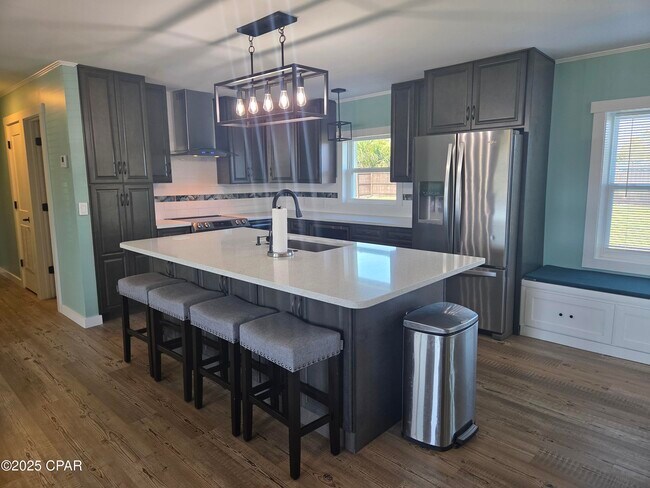 Foto del edificio - 5253 Collins Dr