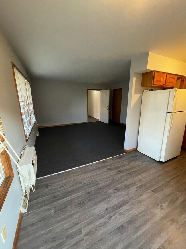 Building Photo - 8809 W Villard Ave