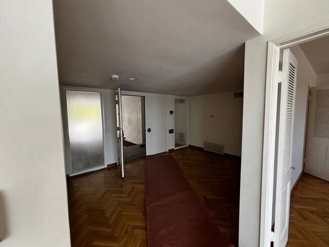 Foto del edificio - Los Feliz Hills 4 Bed/4 Bath Home Availabl...