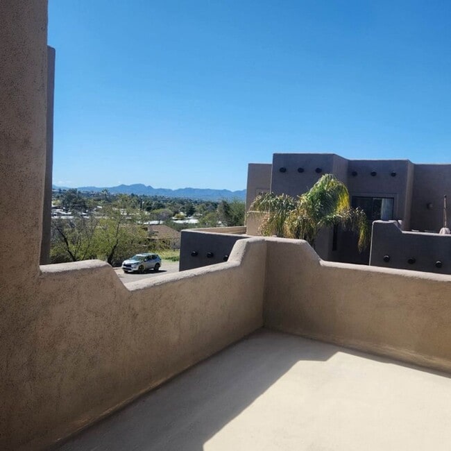 Building Photo - Fairway Terrace Townhome 2br/2bath Bedroom...