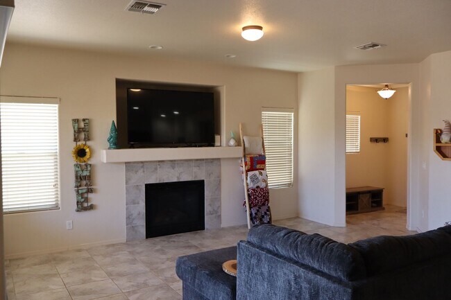 Foto del edificio - 5483 Waco Dr