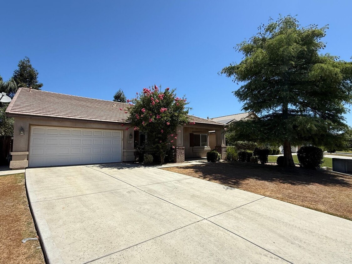 Foto del edificio - Beautiful 4-Bedroom, 2-Bathroom Home in So...