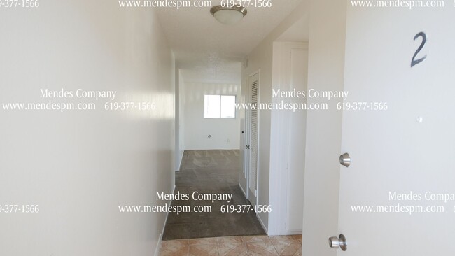 Building Photo - Spacious 1 BD/1 BA Apartment in Vista