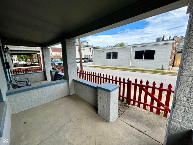 Building Photo - 639 Stevens St