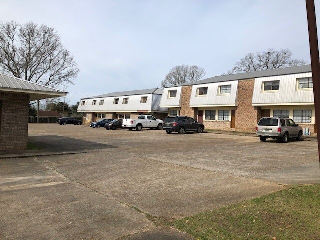 Building Photo - 202 Plaza Dr