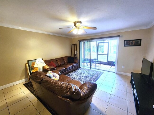 Foto del edificio - 2720 Hidden Lake Blvd