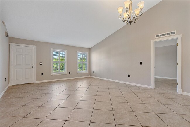 Building Photo - Beautiful Annual 4 bed/2 bath house availa...