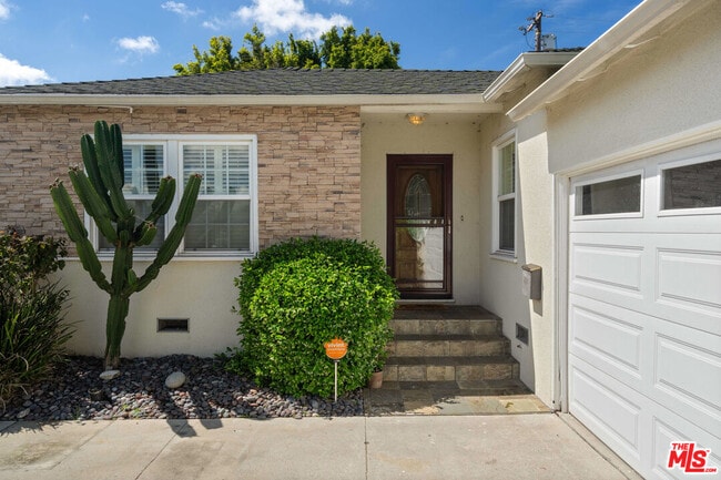 Building Photo - 5227 Etheldo Ave