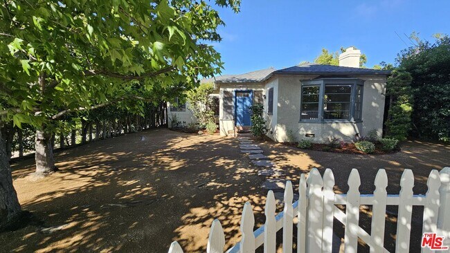 Building Photo - 2201 Cloverfield Blvd