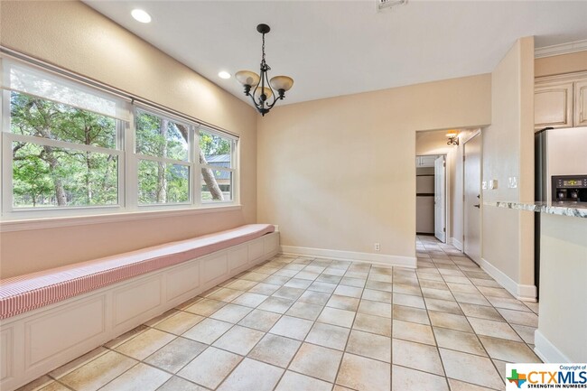 Foto del edificio - 2410 Rolling Creek Rd