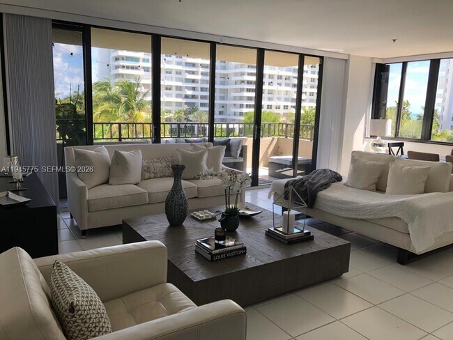 Foto del edificio - 251 Crandon Blvd