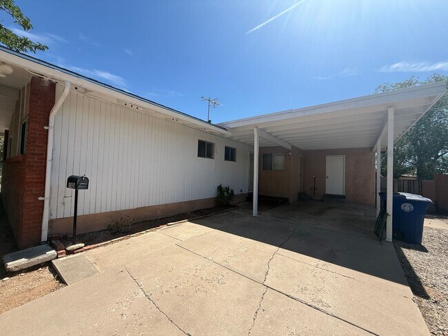 Foto del edificio - 11424 Faye Ave NE