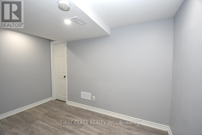 Photo du bâtiment - 1506-1506 Simcoe St N