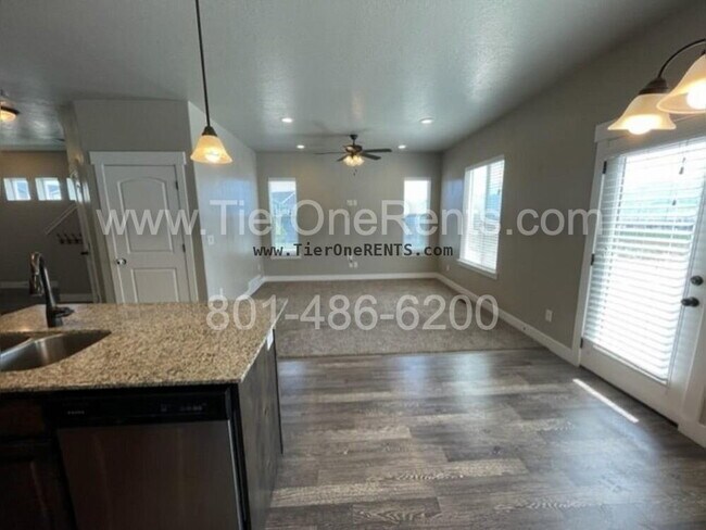 Building Photo - No deposit option for qualified renters
