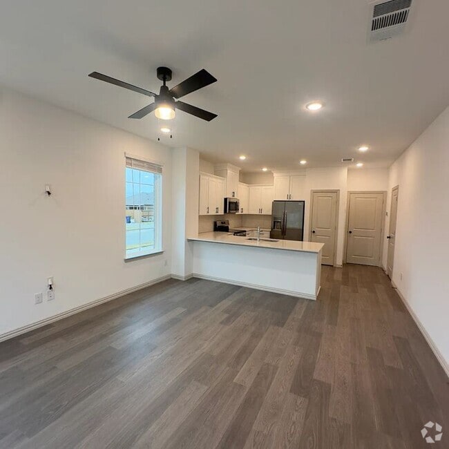 Building Photo - 5370 Springlake Pkwy
