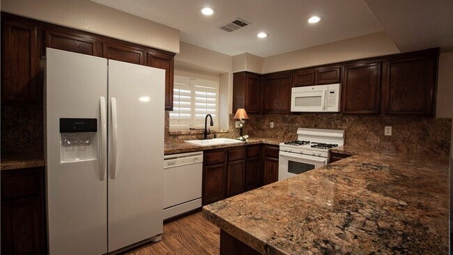 Foto del edificio - 9309 Scenic Mountain Ln