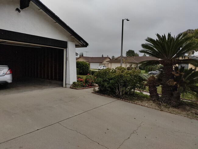Building Photo - 18020 Laurelbrook Pl
