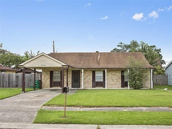 Building Photo - SWEET-LOVELY HOME