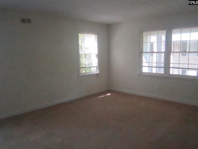 Building Photo - 508 Deerwood St