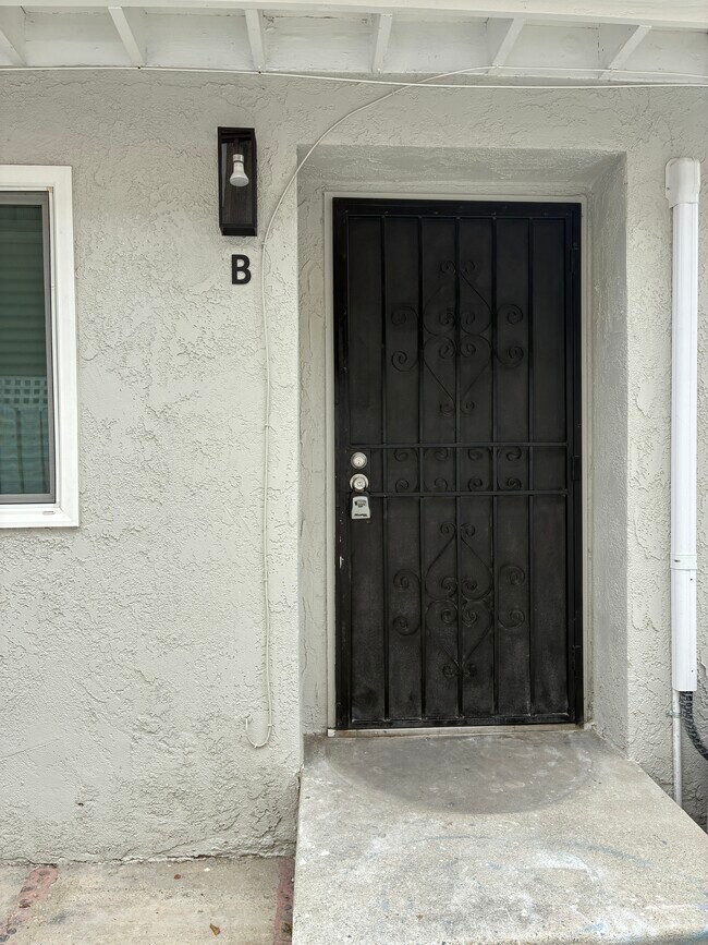 Foto del edificio - 12920 Roselle Ave