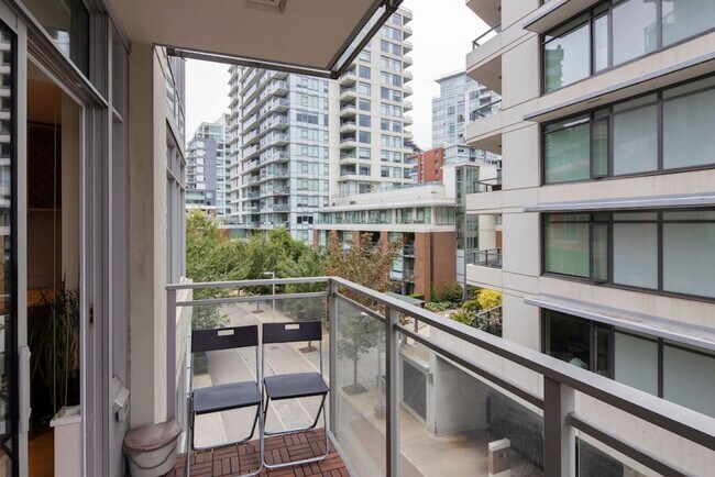 Building Photo - 161 E 1st Ave