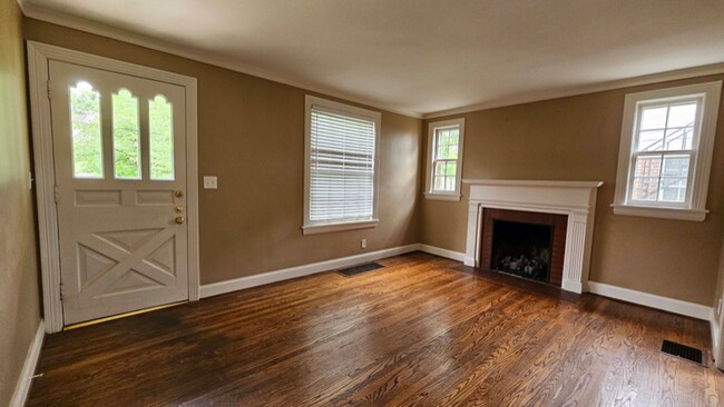 Foto del edificio - 2612 Woodlawn Dr