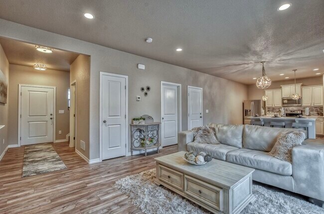 Foto del edificio - 7967 Martinwood Pl