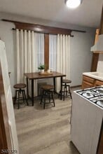 Building Photo - 143 Parmelee Ave