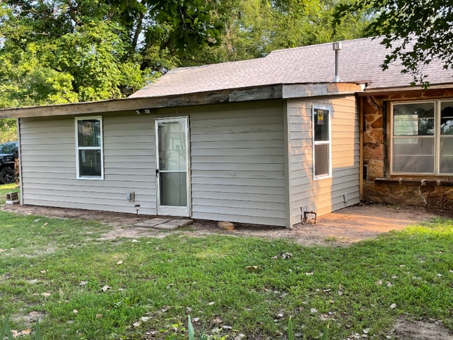 Building Photo - 1423 OK-10