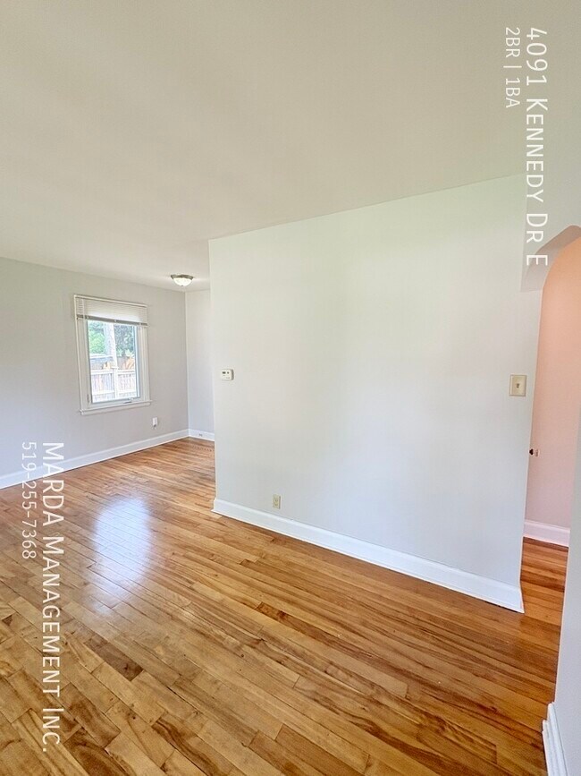 Building Photo - CHARMING 2-BEDROOM/1-BATH HOME IN ROSELAND...