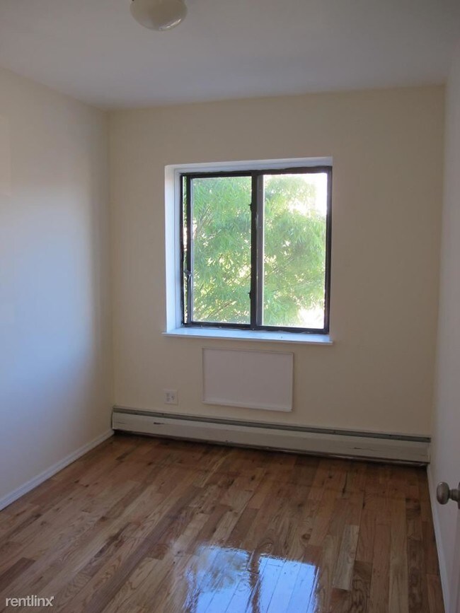 Building Photo - 175 Moffat St
