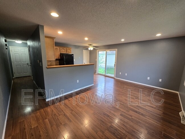 Building Photo - 1407 Robin Rd
