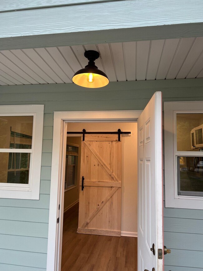 Foto del edificio - 635 Madeore St