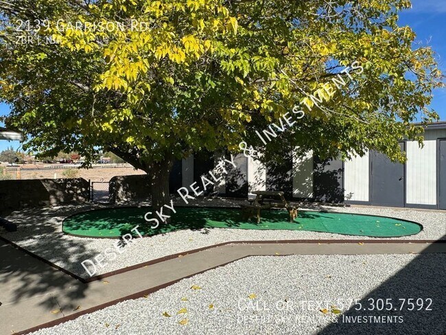 Building Photo - Centrally located 2 bedroom 1 bath apartment